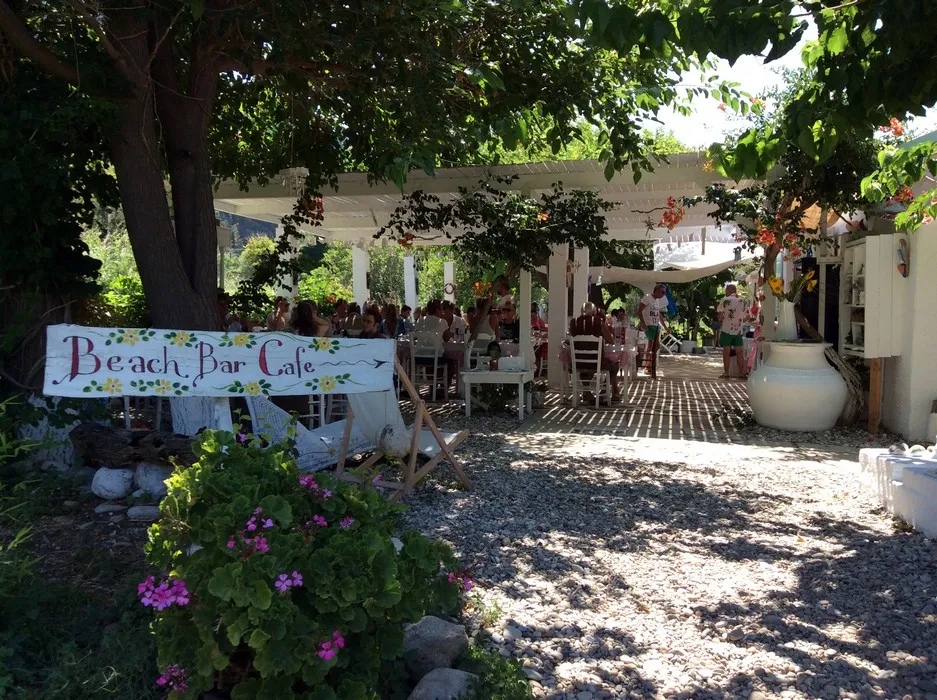 Hippy's Restaurant Plaj Barı
