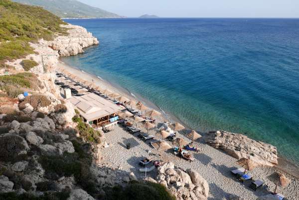 Kaladakia plajı ve plaj barı